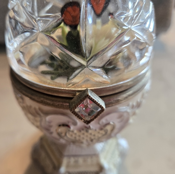 Vintage Crystal Egg Porcelain MusicBox Pedestal w/Butterfly and Orchid sculpture - Picture 5 of 7